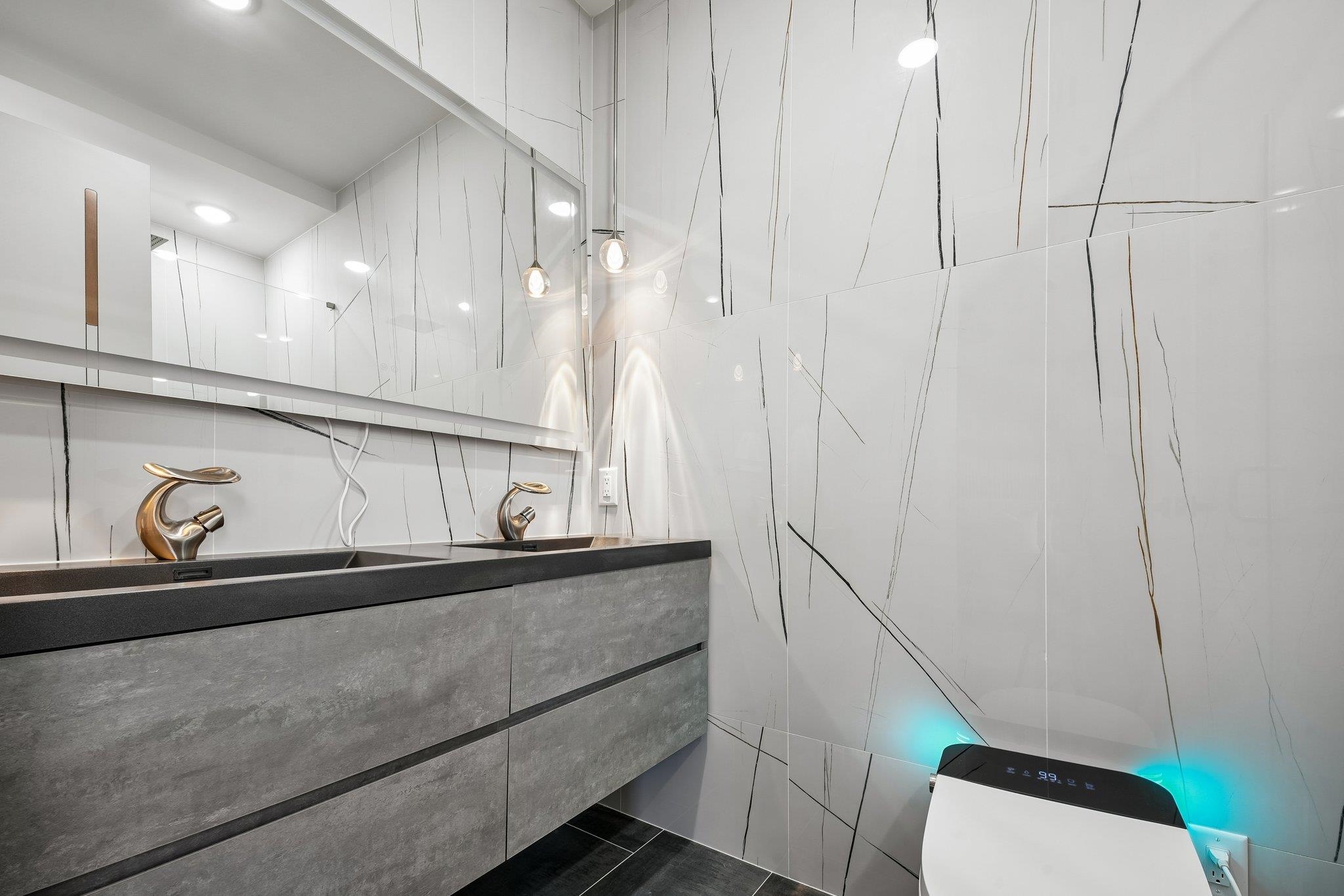 6 ELIZABETH ST #2