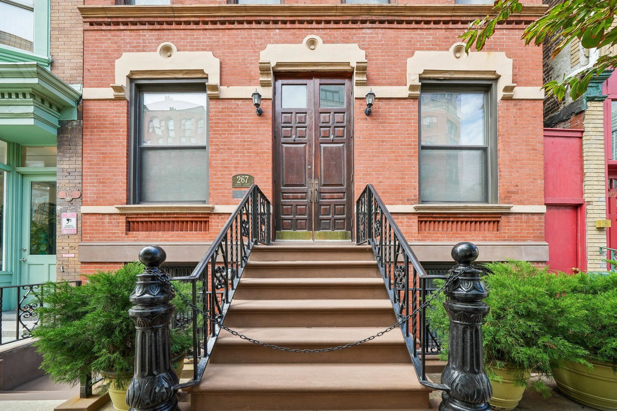267 GROVE ST - Photo 3