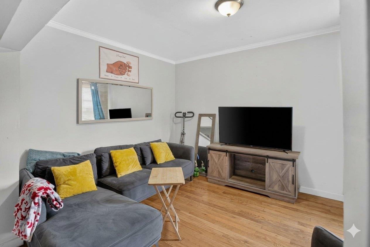160 FULTON AVE - Photo 5