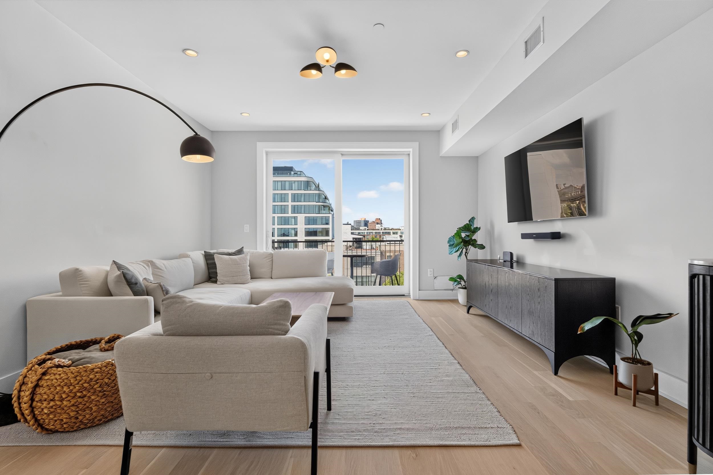 366 6TH ST - Photo 2