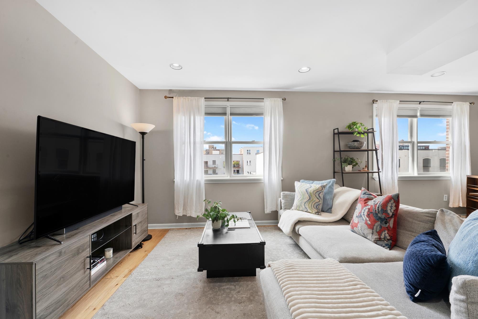225 CLINTON ST - Photo 2