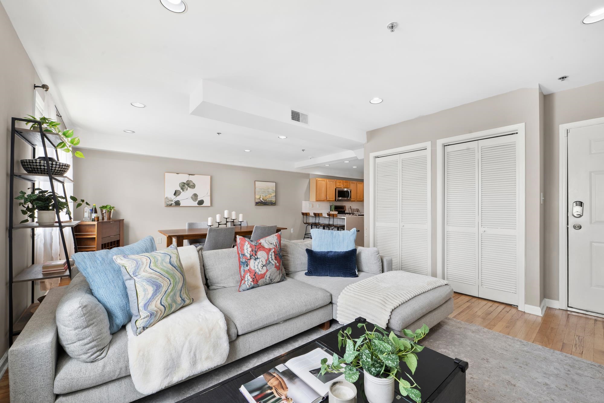 225 CLINTON ST - Photo 3