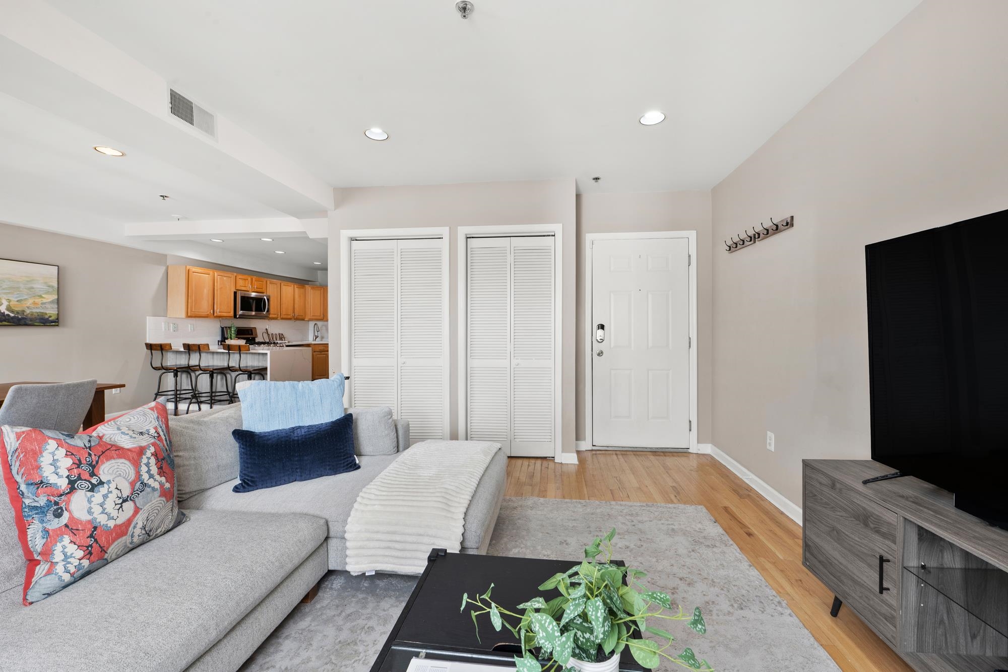 225 CLINTON ST - Photo 4