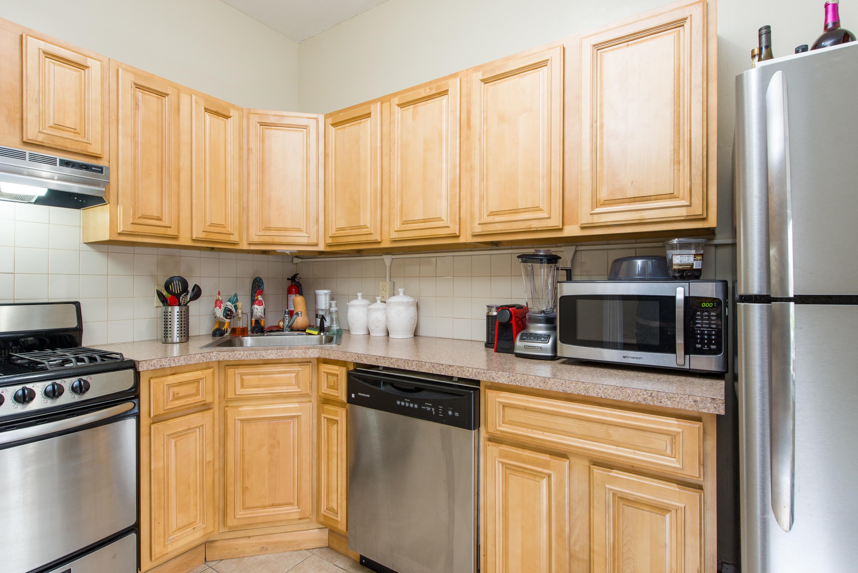 718 WASHINGTON ST - Photo 4