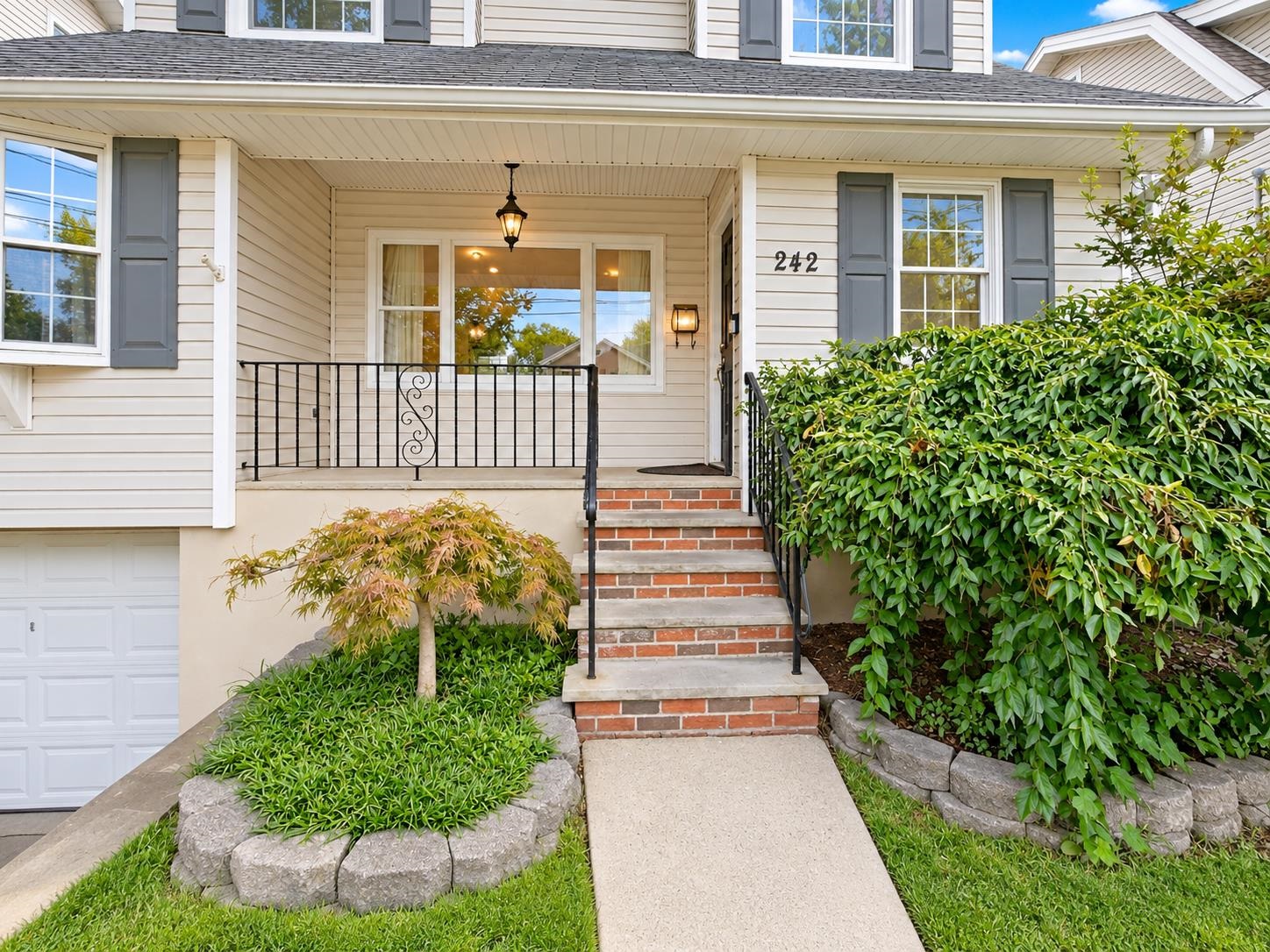 242 SUMMIT AVE - Photo 3