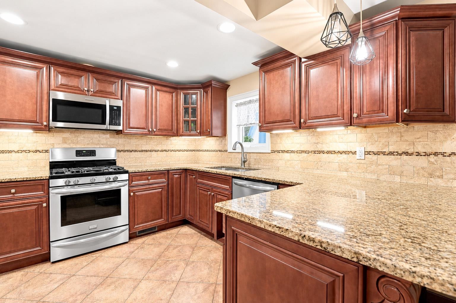 818 RIDGE RD - Photo 4