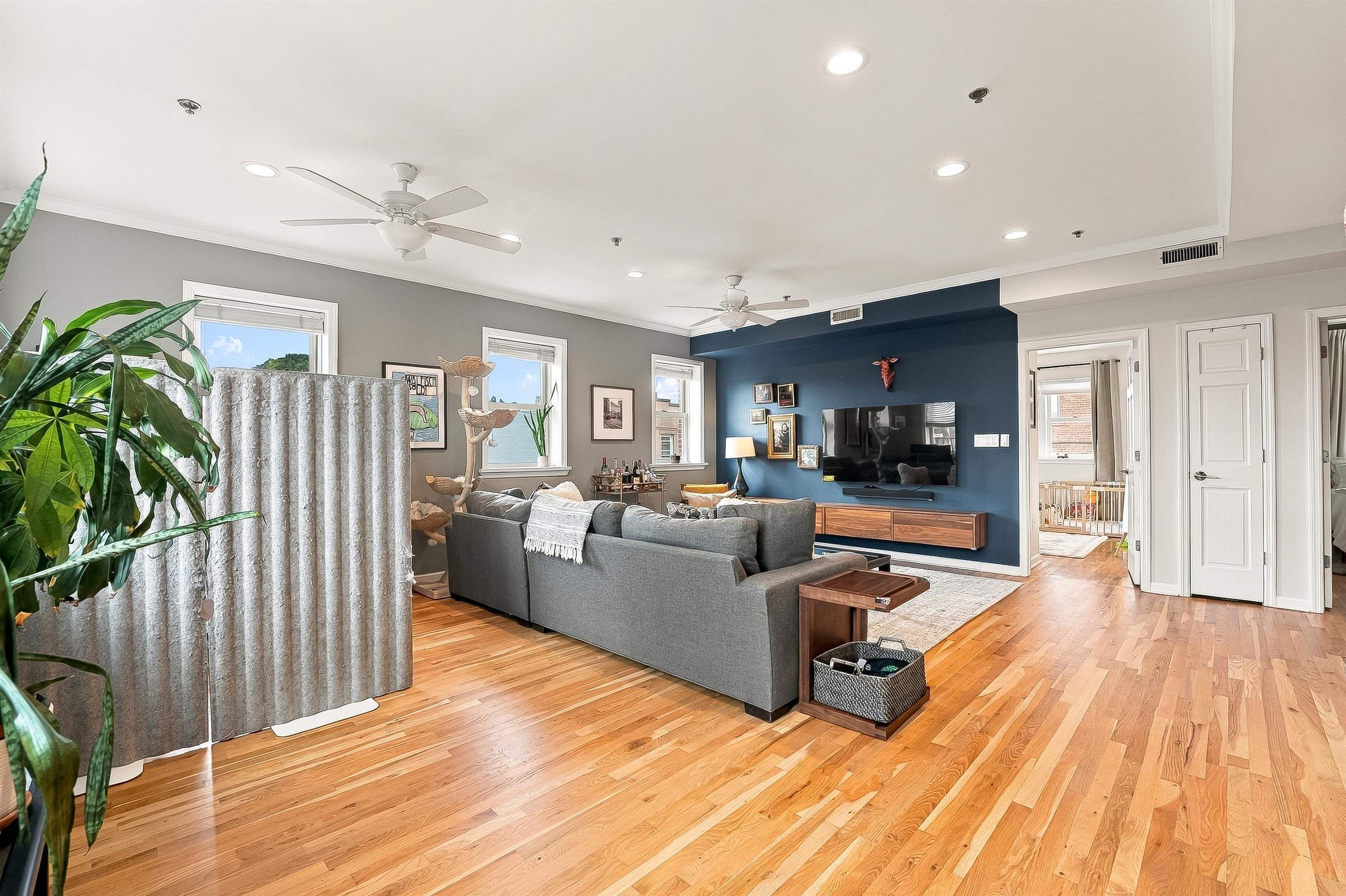 547 BLOOMFIELD ST - Photo 4