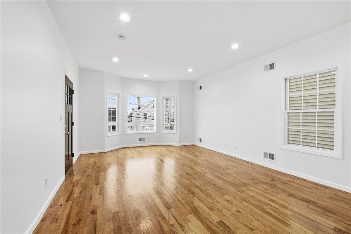 28 DAVIS ST - Photo 2