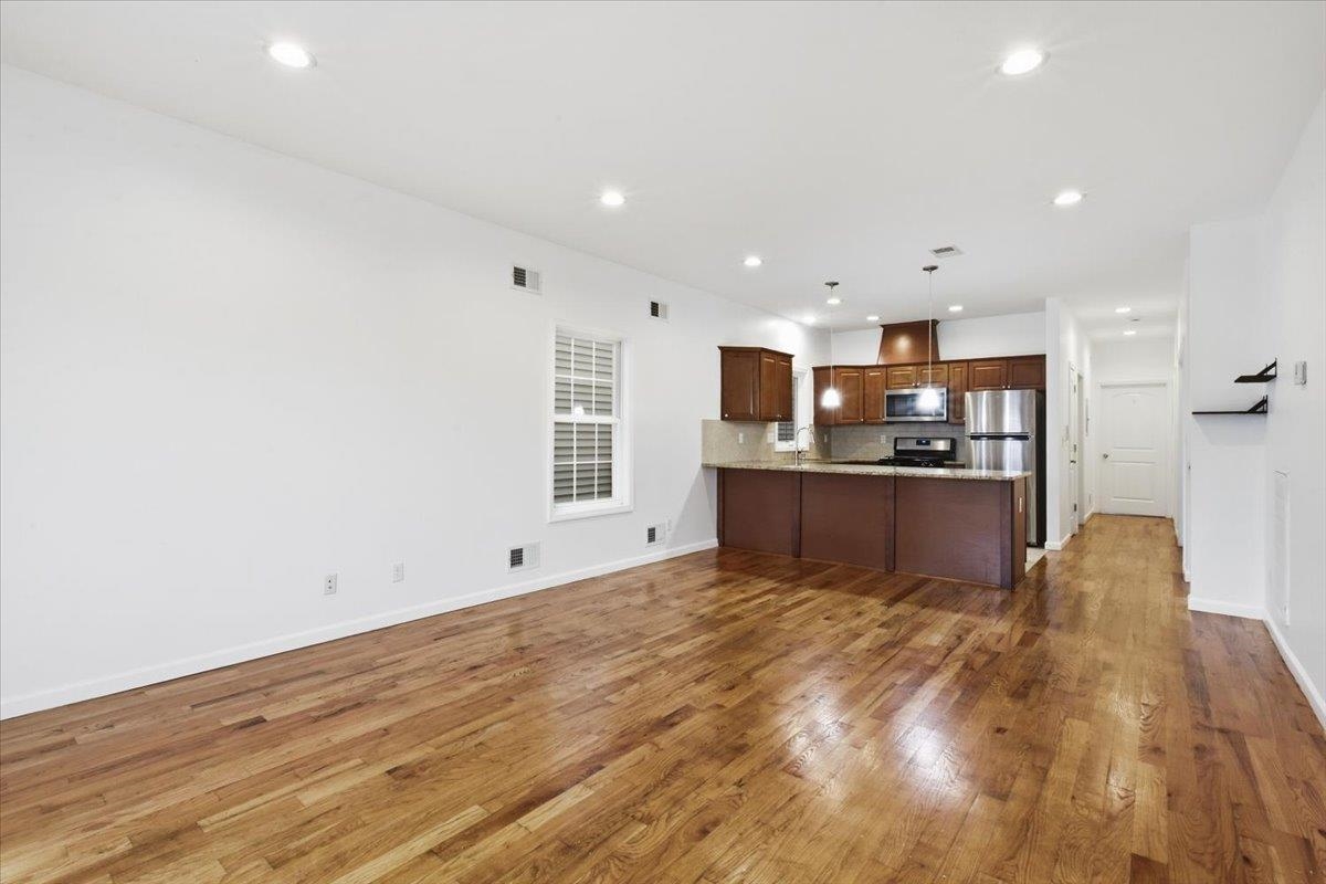 28 DAVIS ST - Photo 3