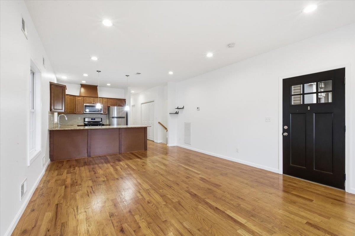 28 DAVIS ST - Photo 4