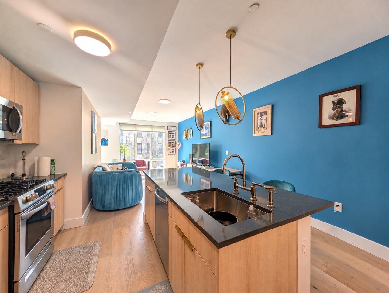 348 BALDWIN AVE - Photo 2