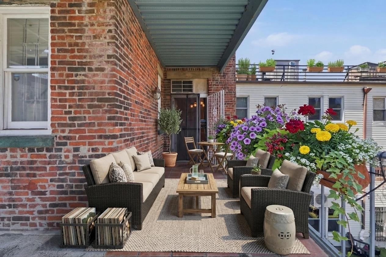 278 MONMOUTH ST - Photo 3