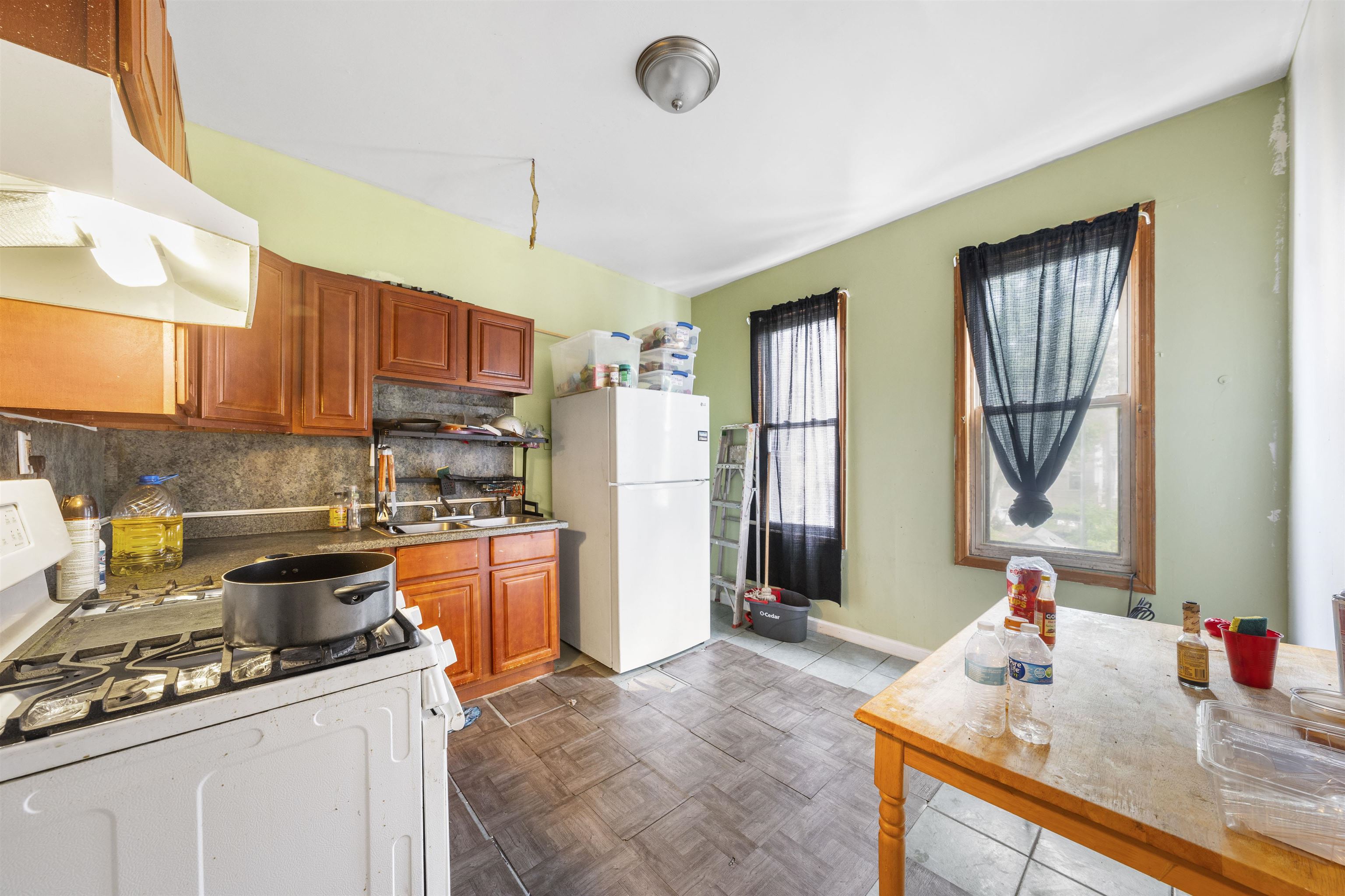 56 WADE ST - Photo 4