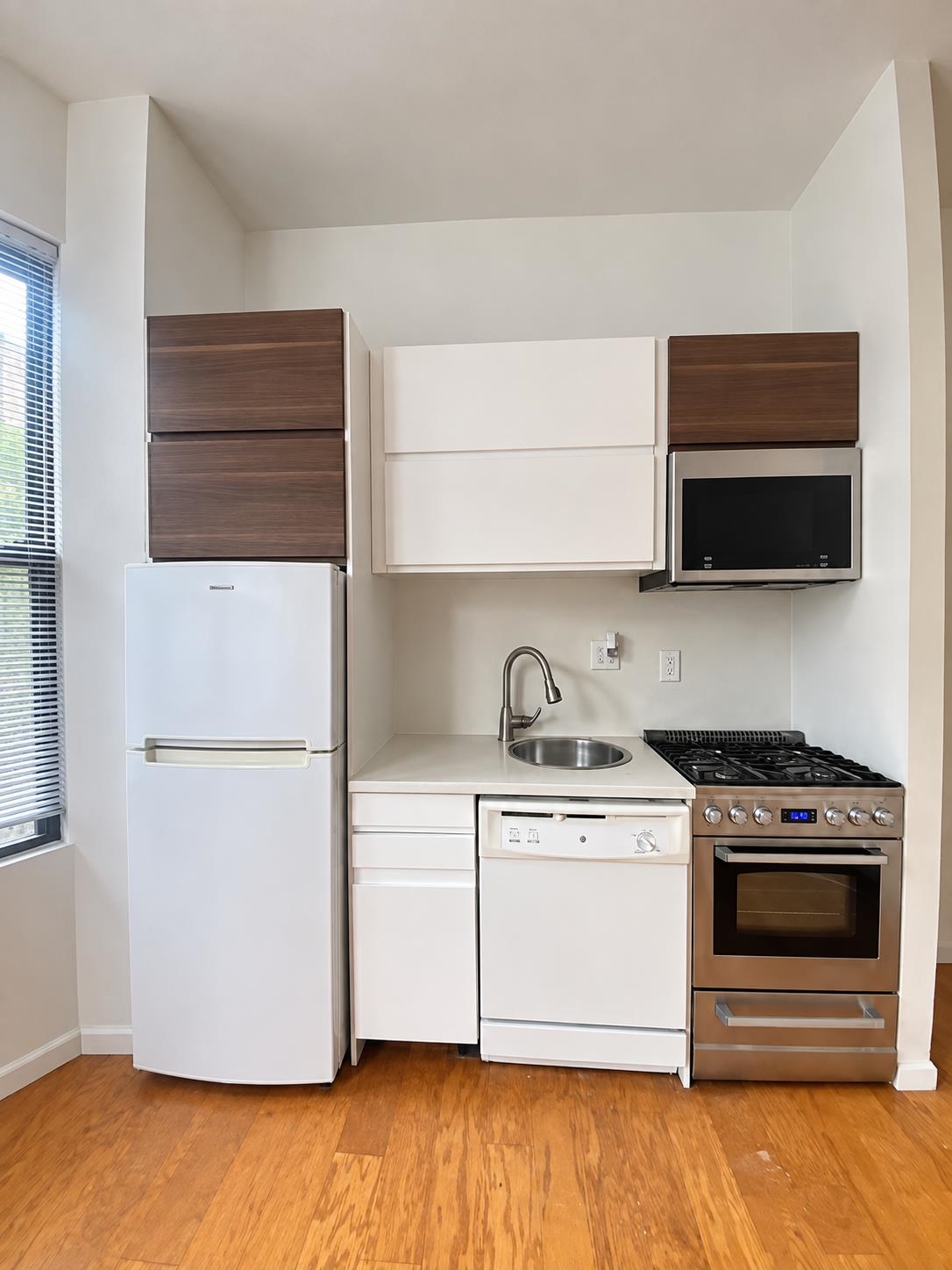 193 OGDEN AVE - Photo 5