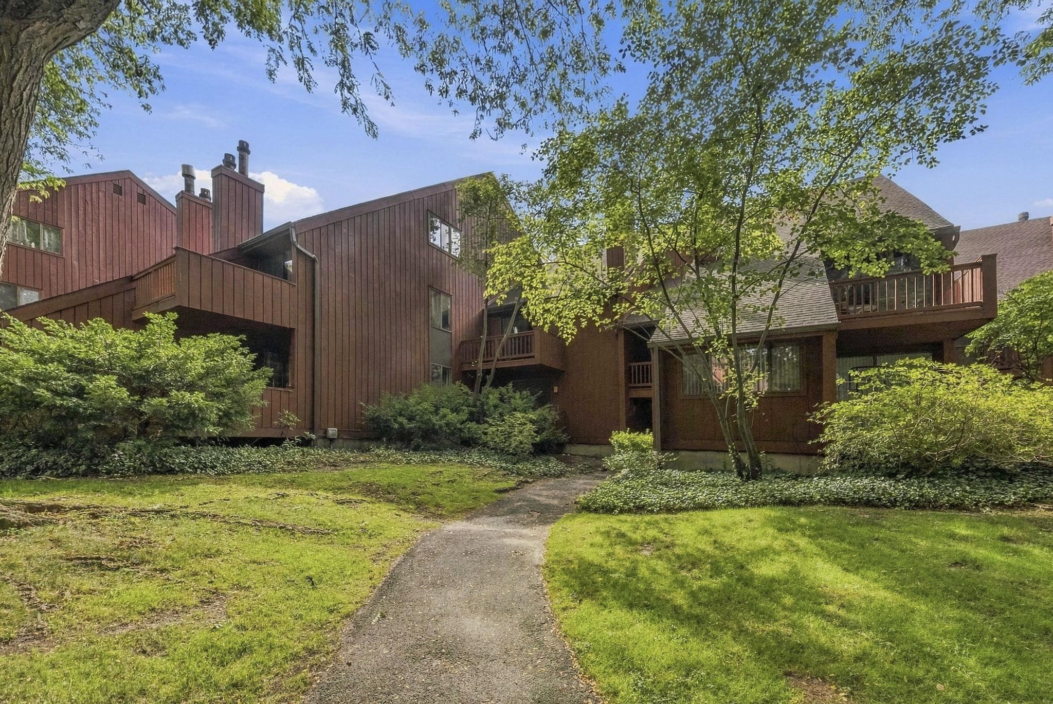 484 TEAL PLAZA - Photo 3
