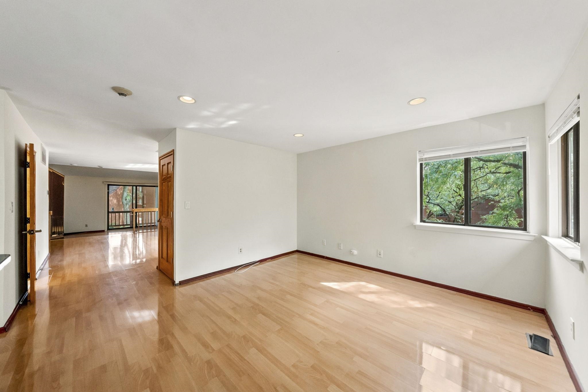 484 TEAL PLAZA - Photo 5
