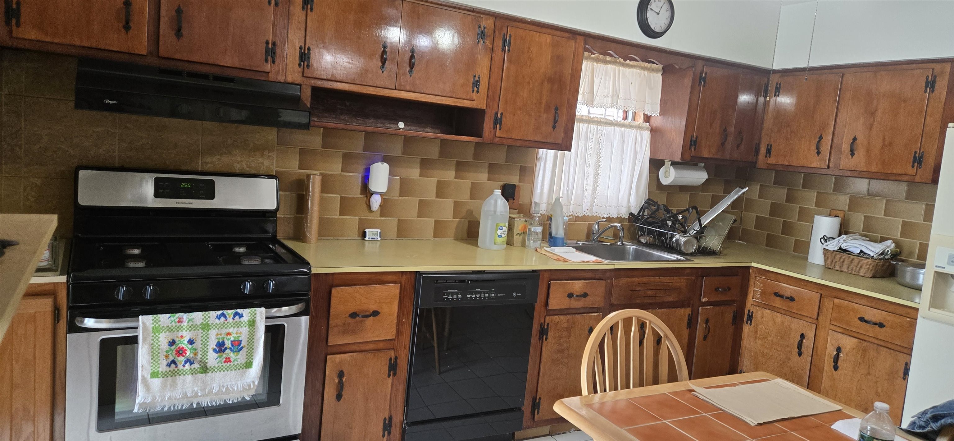 411 74TH ST - Photo 4
