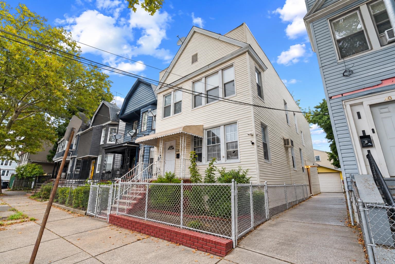 42 NEW ST - Photo 2