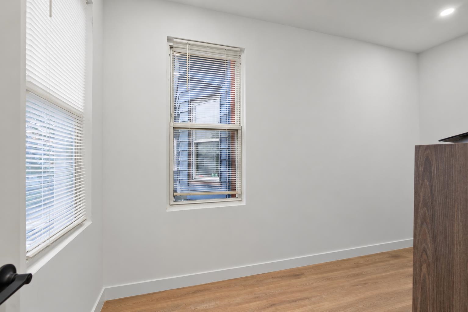 42 NEW ST - Photo 3