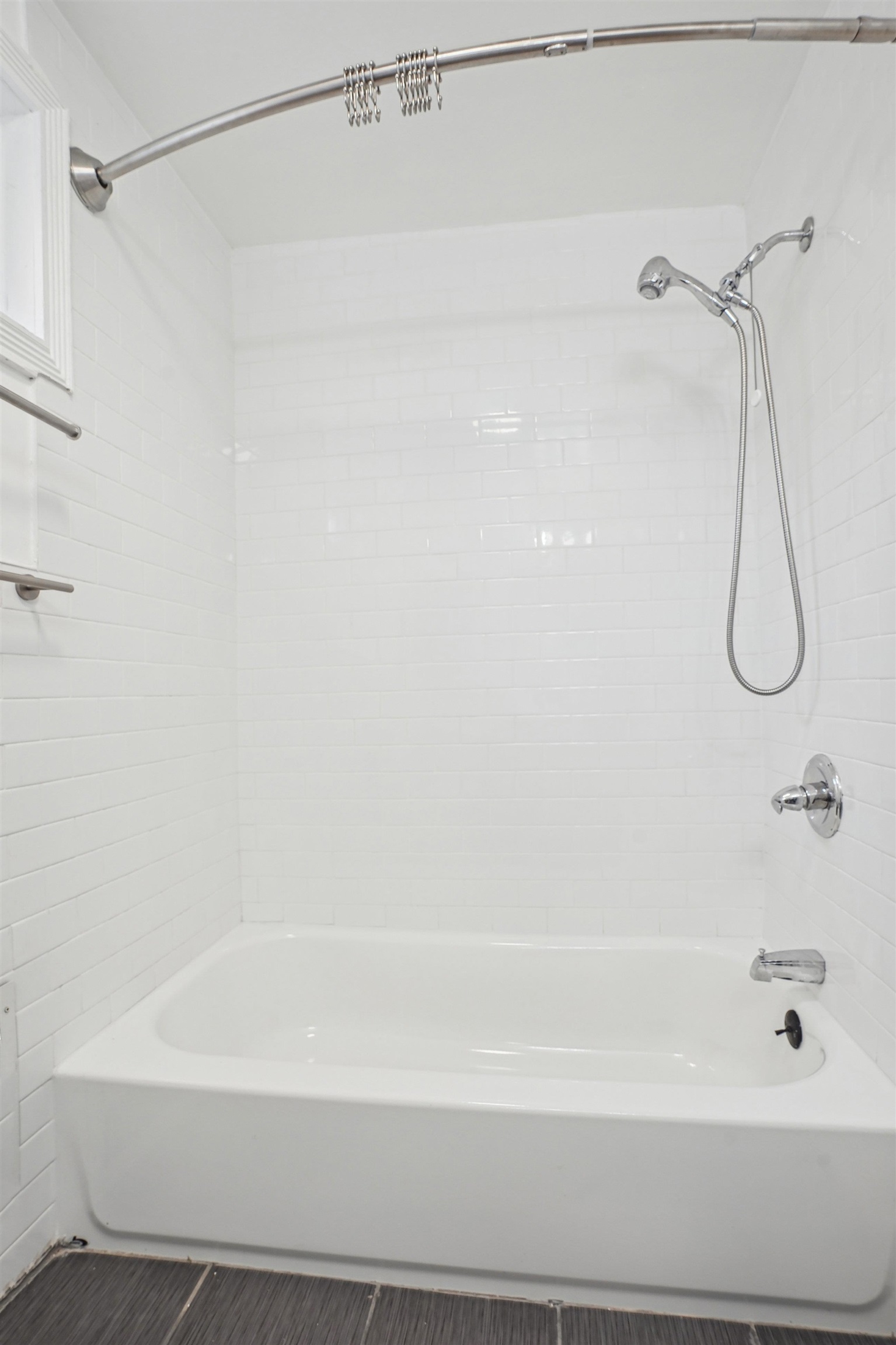 85 PEARSALL AVE - Photo 4