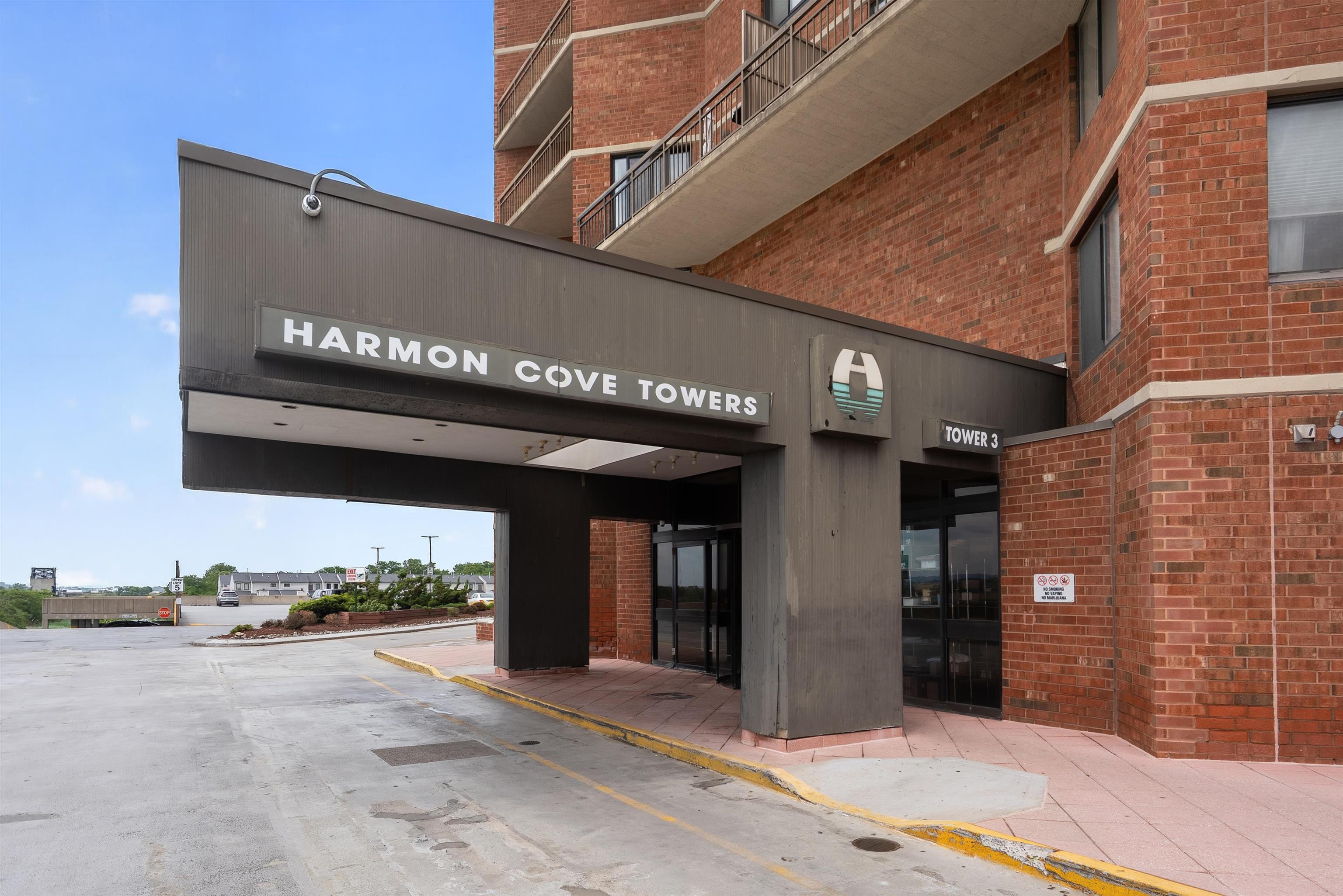 1020 HARMON COVE TOWER - Photo 3