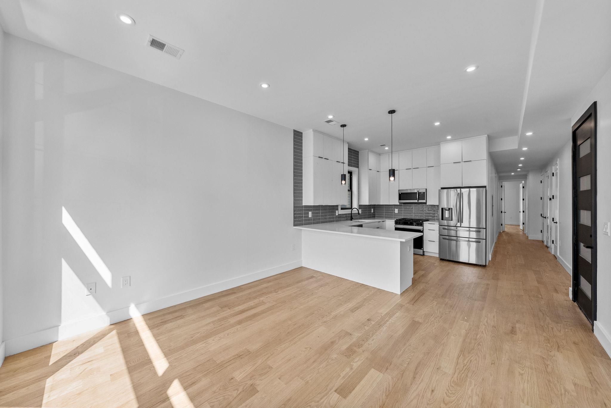 100 TERRACE AVE - Photo 2