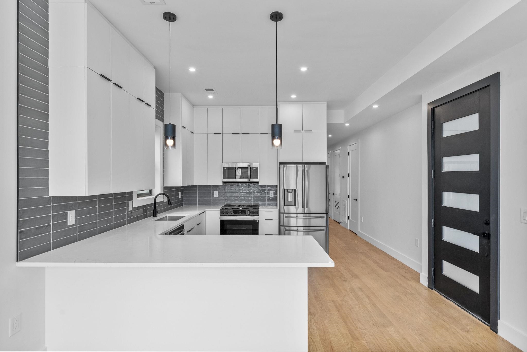100 TERRACE AVE - Photo 4