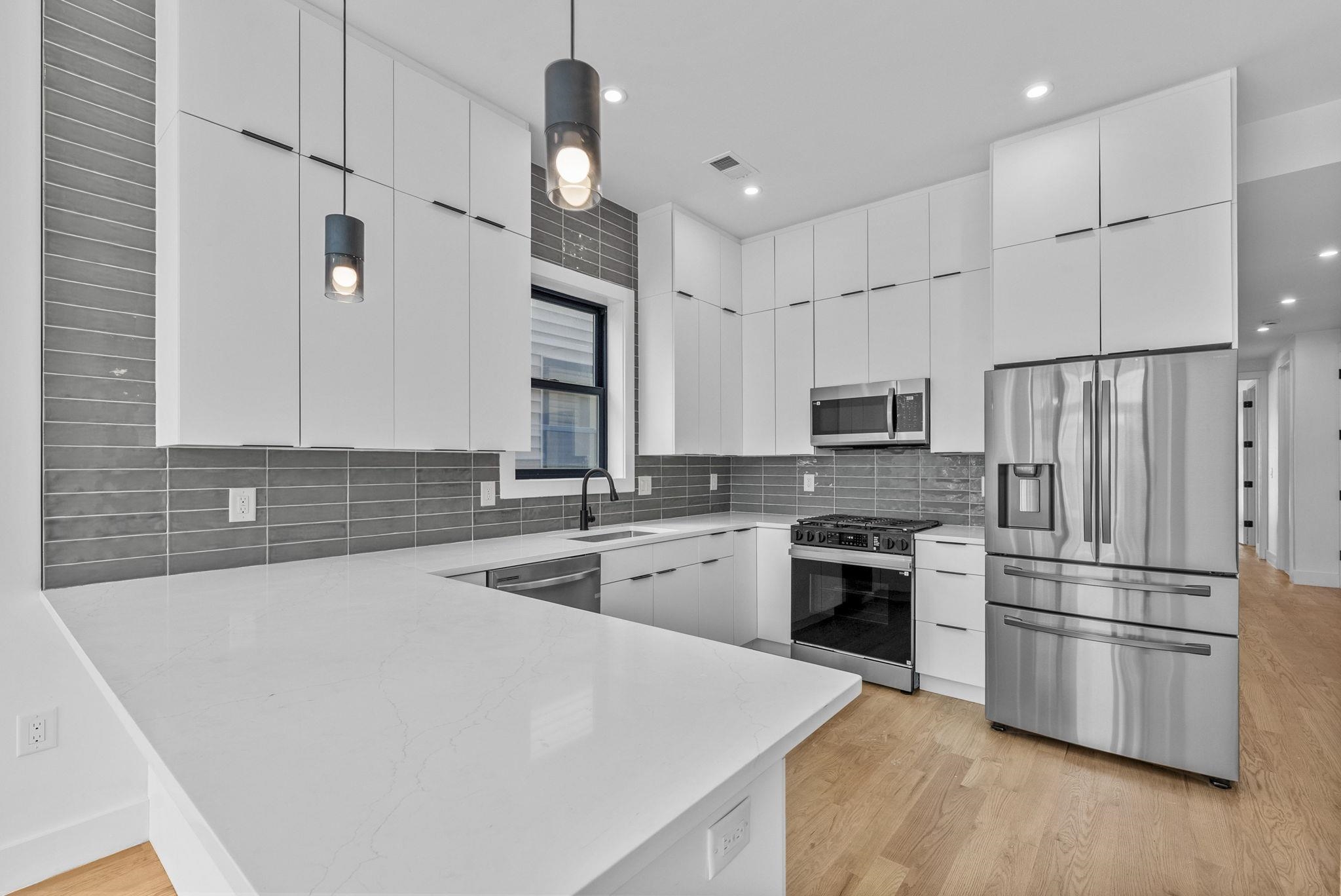 100 TERRACE AVE - Photo 5
