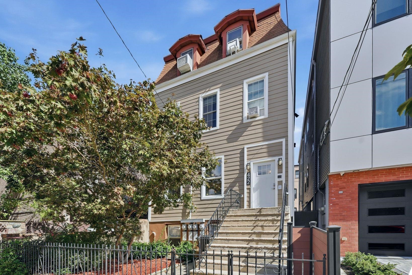 422 OGDEN AVE - Photo 2