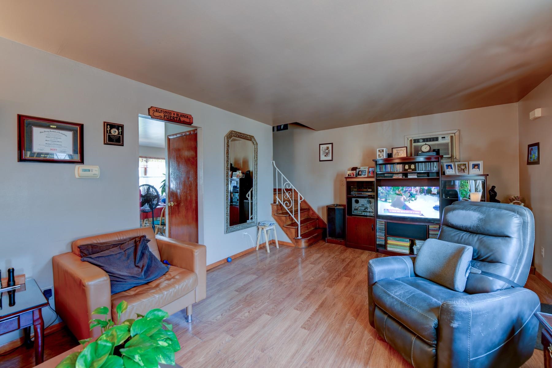 294 LEMBECK AVE - Photo 4