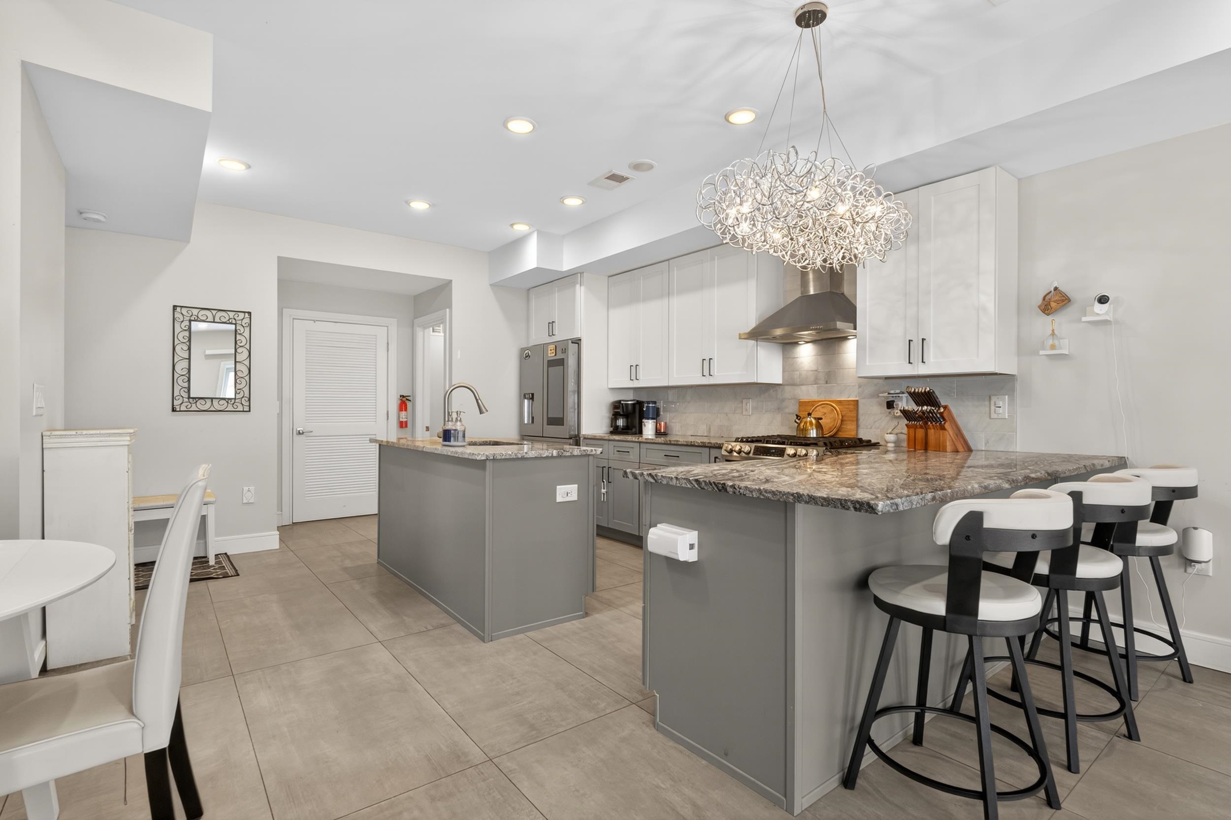 1175 SUMMIT AVE - Photo 4