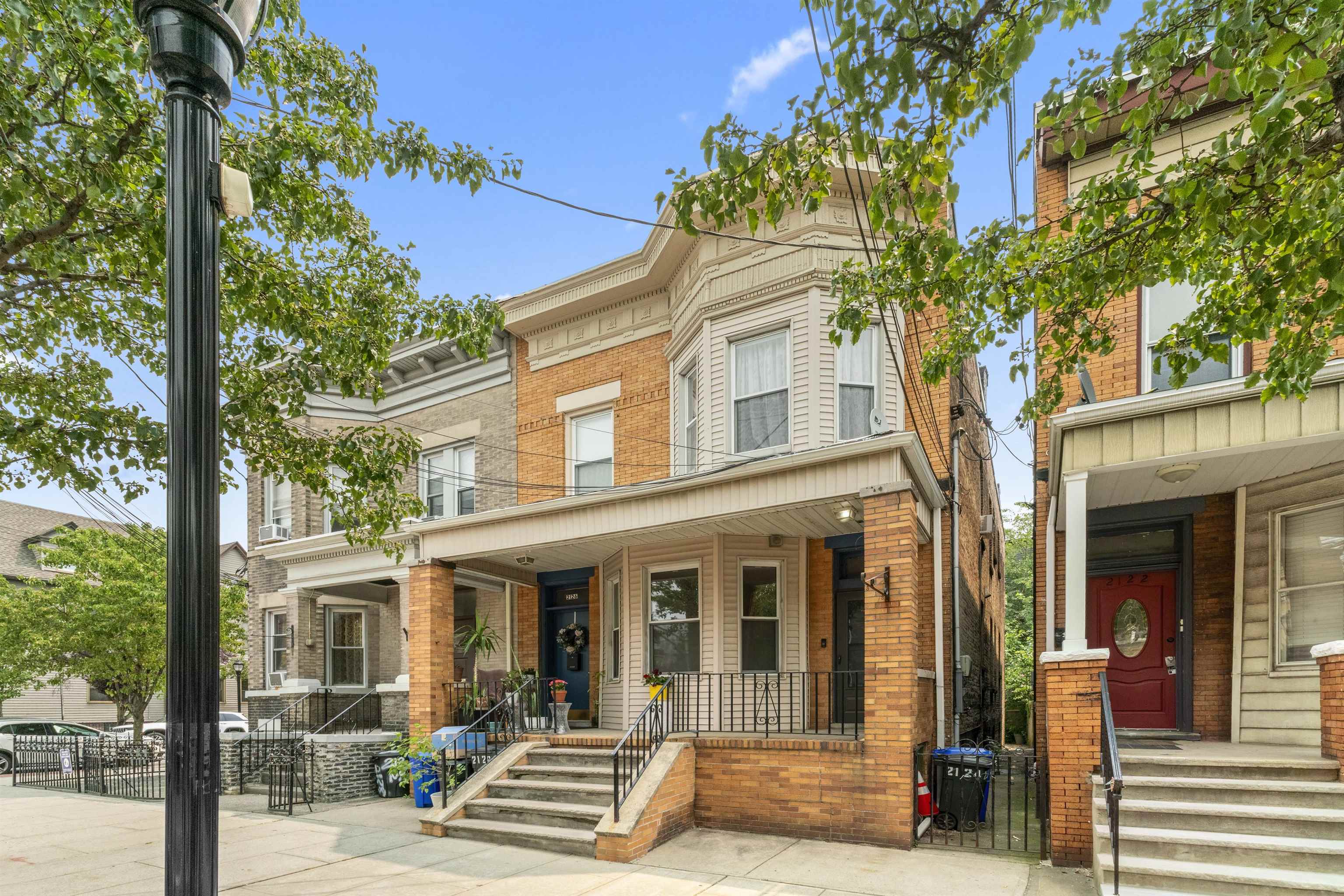 2124 NEW YORK AVE - Photo 2