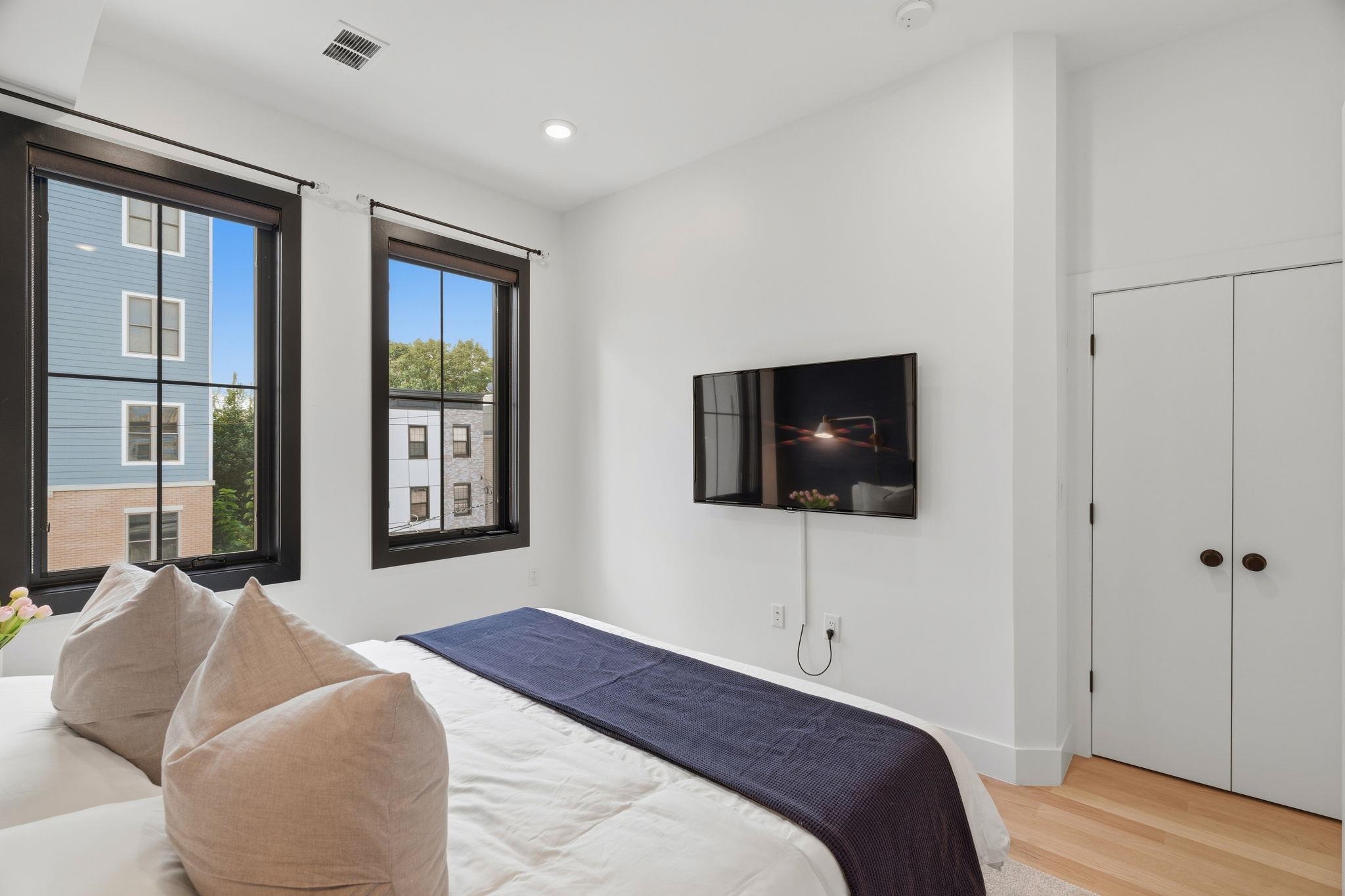 20 WESTERVELT PL #2-FRONT