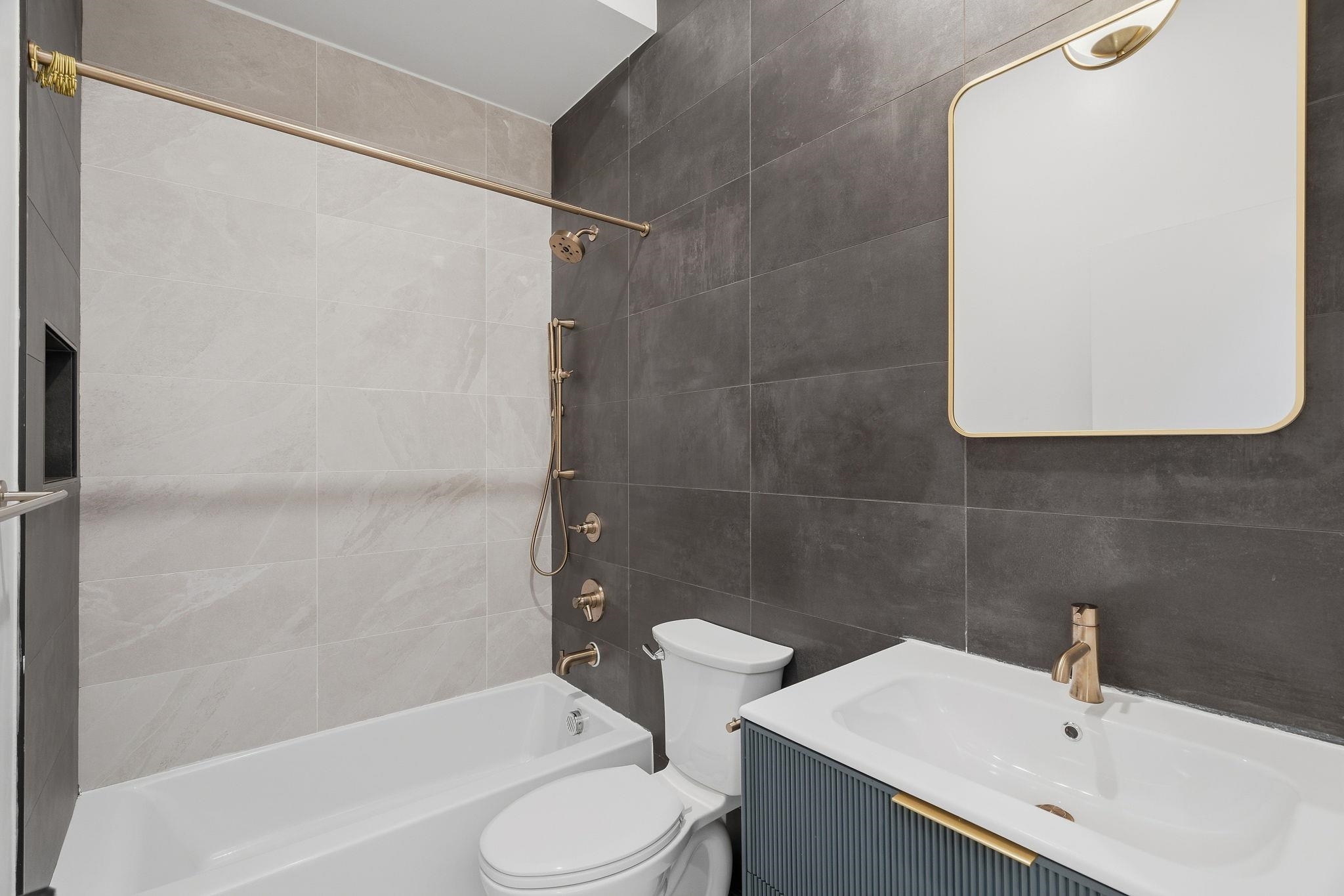 20 WESTERVELT PL #2-FRONT