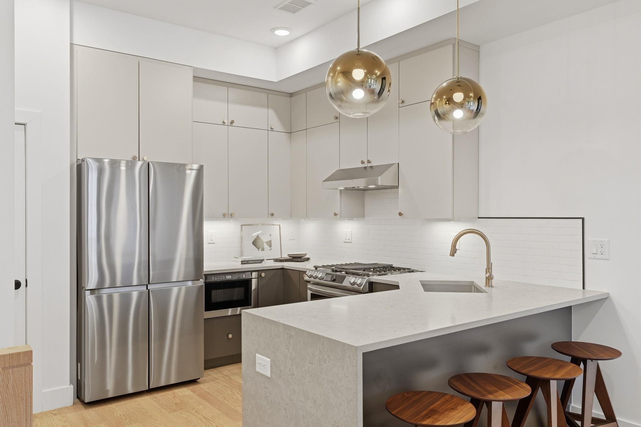 20 WESTERVELT PL #2-FRONT