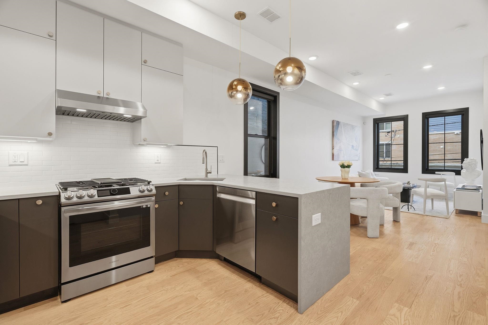 20 WESTERVELT PL #2-FRONT