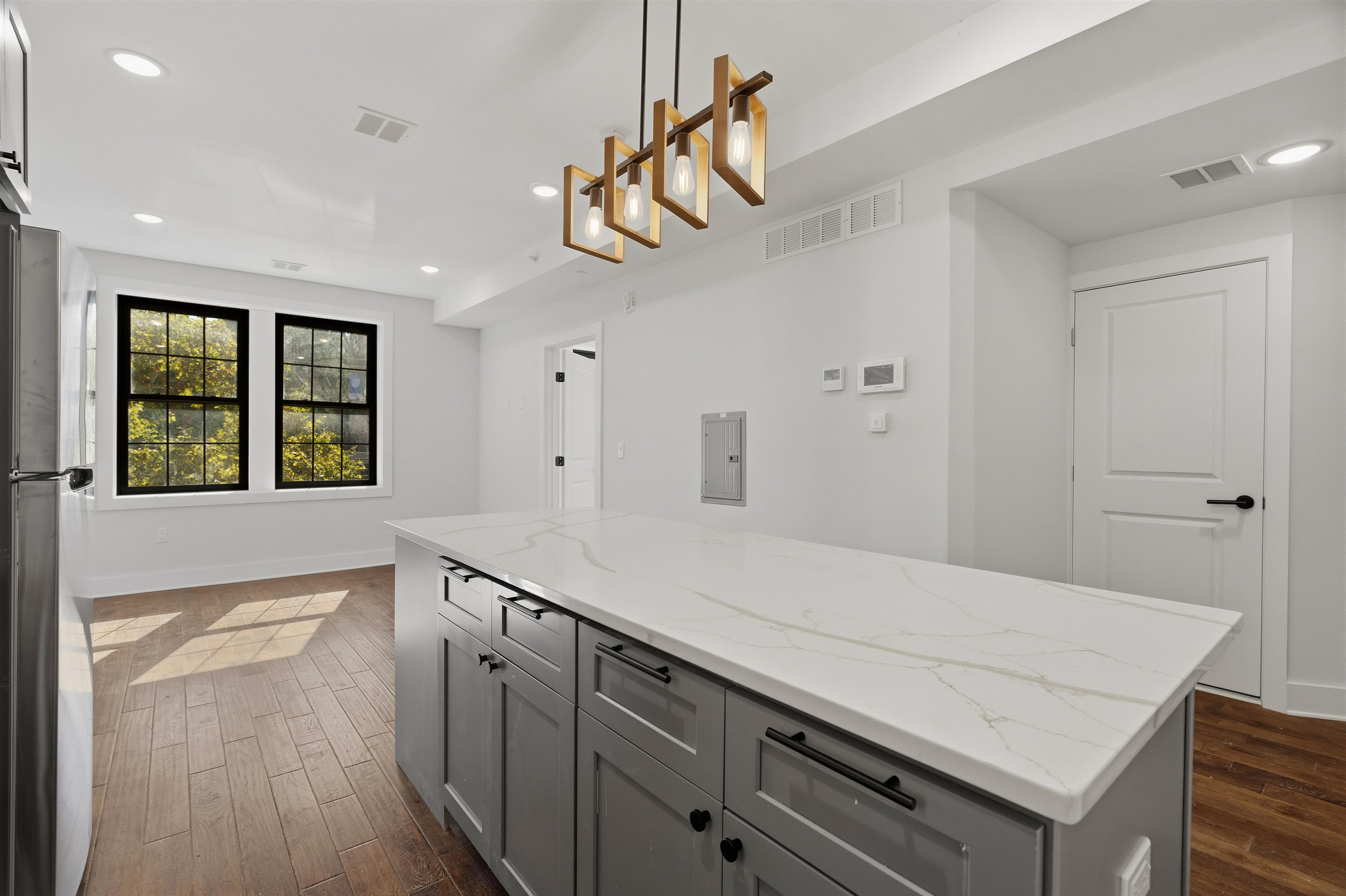 104 GLENWOOD AVE - Photo 4