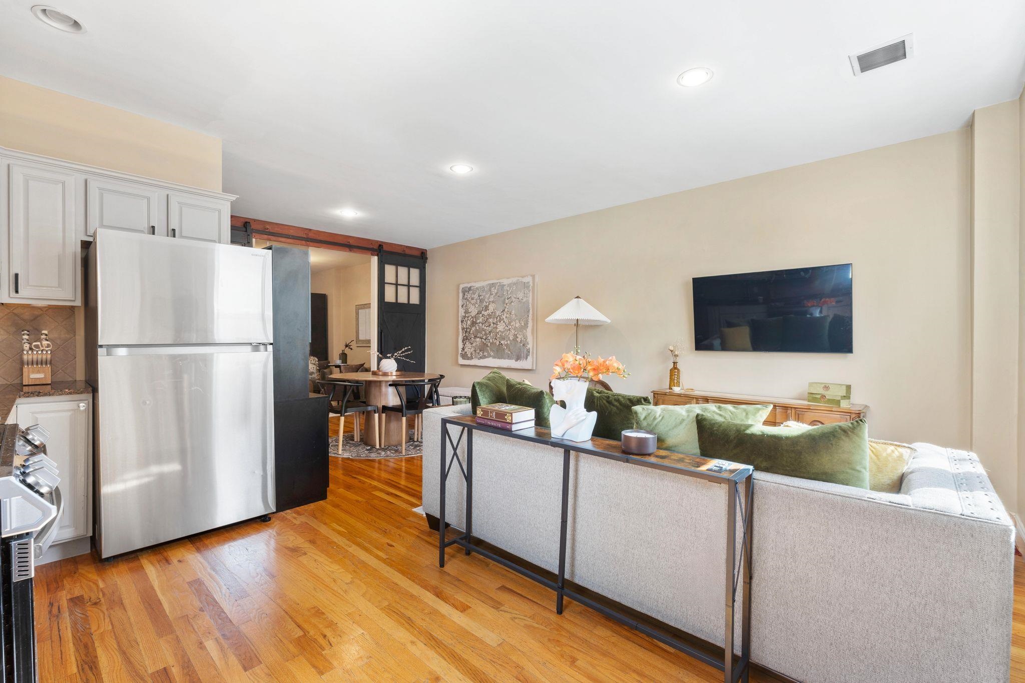 220 7TH ST - Photo 5