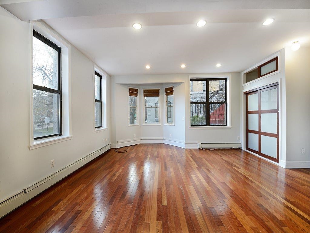 501 PARK AVE - Photo 2