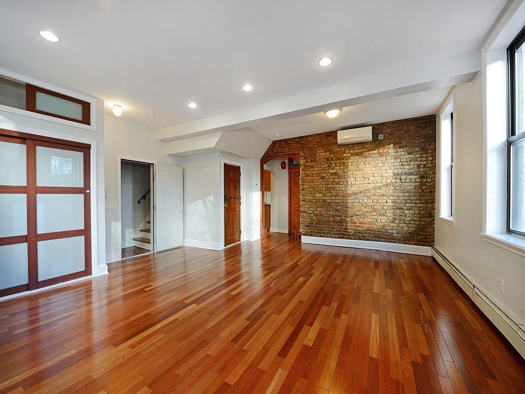 501 PARK AVE - Photo 3