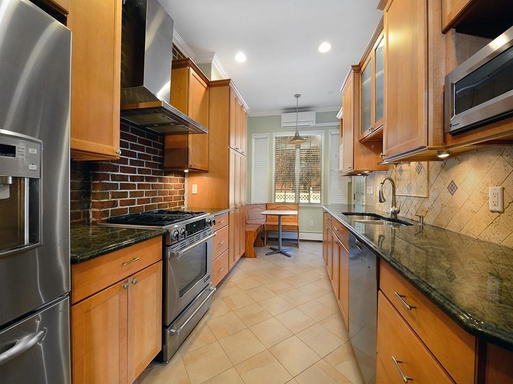 501 PARK AVE - Photo 5