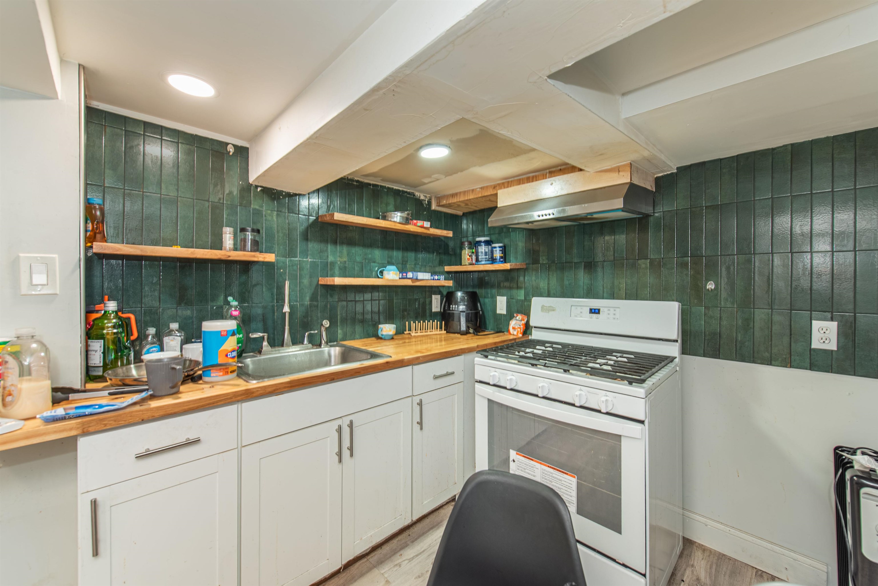 132 TERRACE AVE - Photo 2