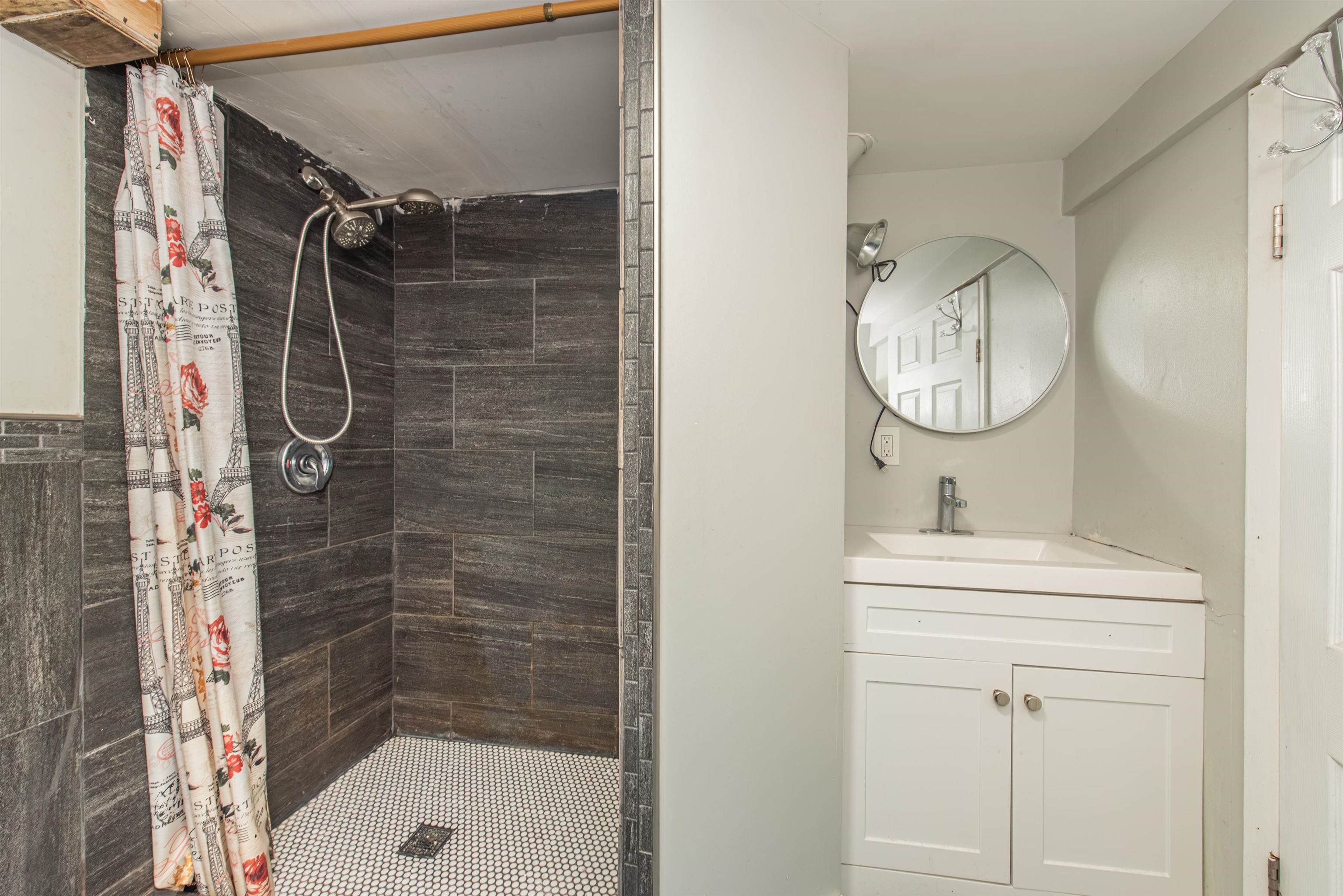 132 TERRACE AVE - Photo 4