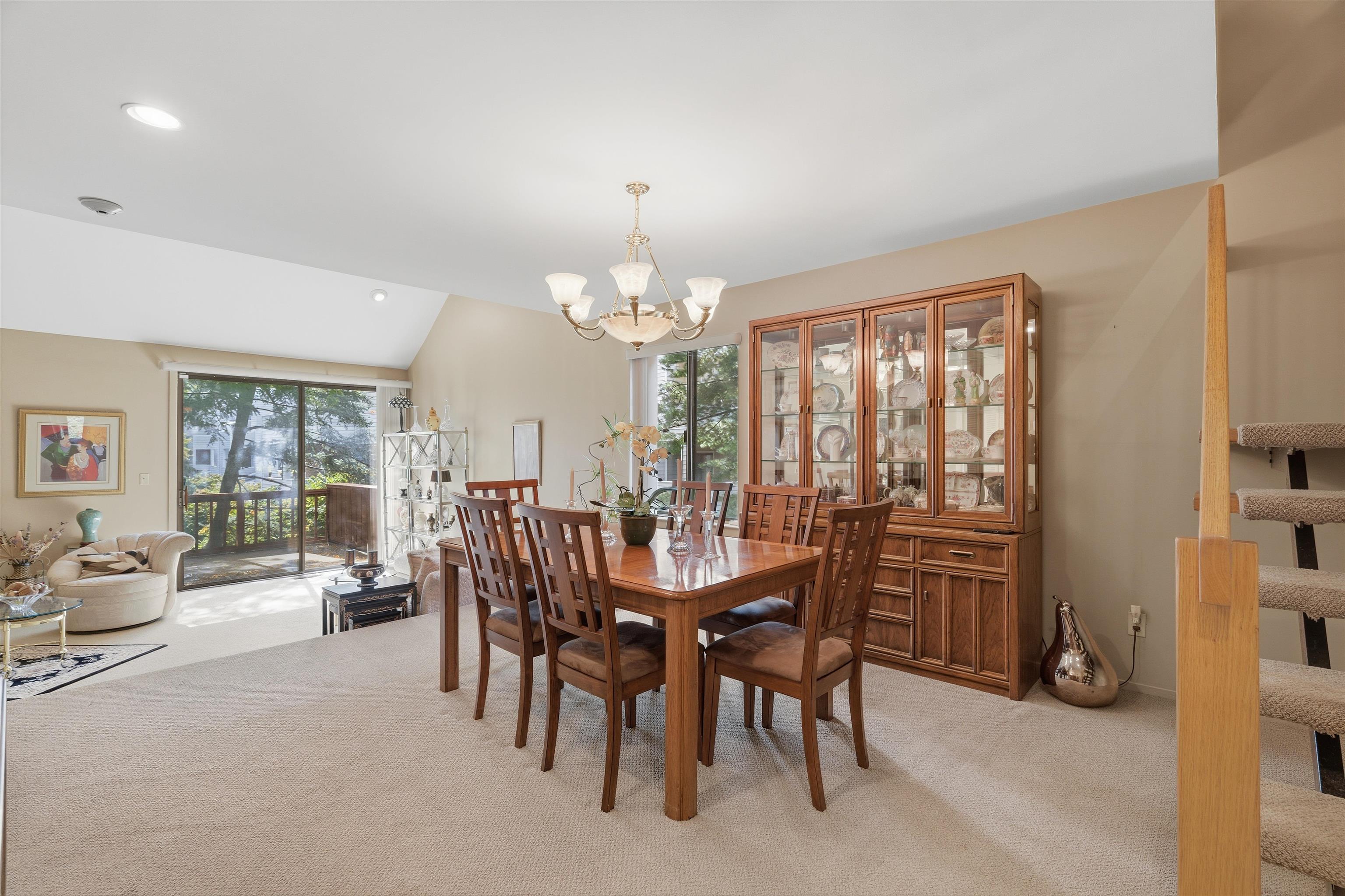 536 TEAL PLAZA - Photo 3
