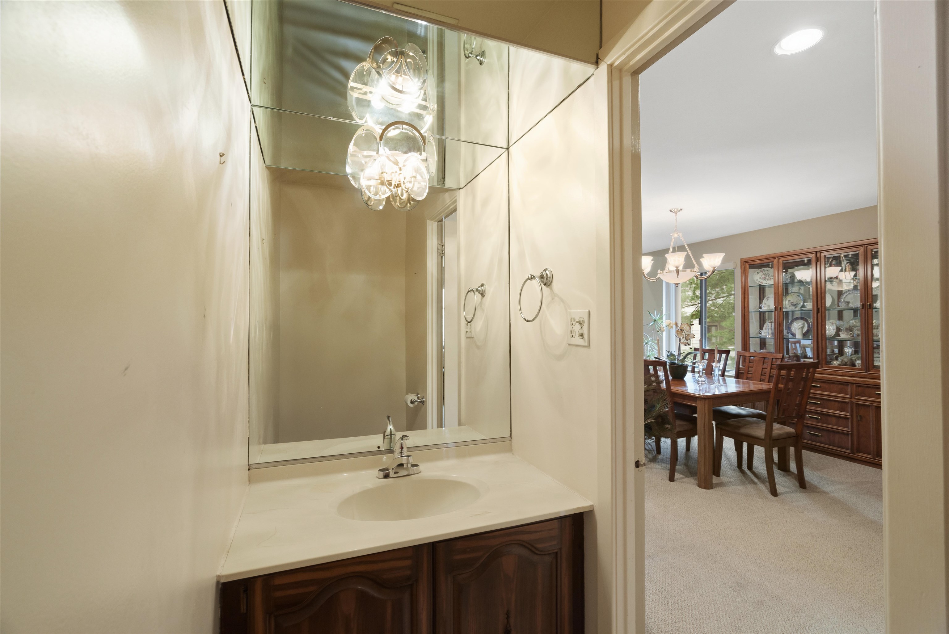 536 TEAL PLAZA - Photo 4