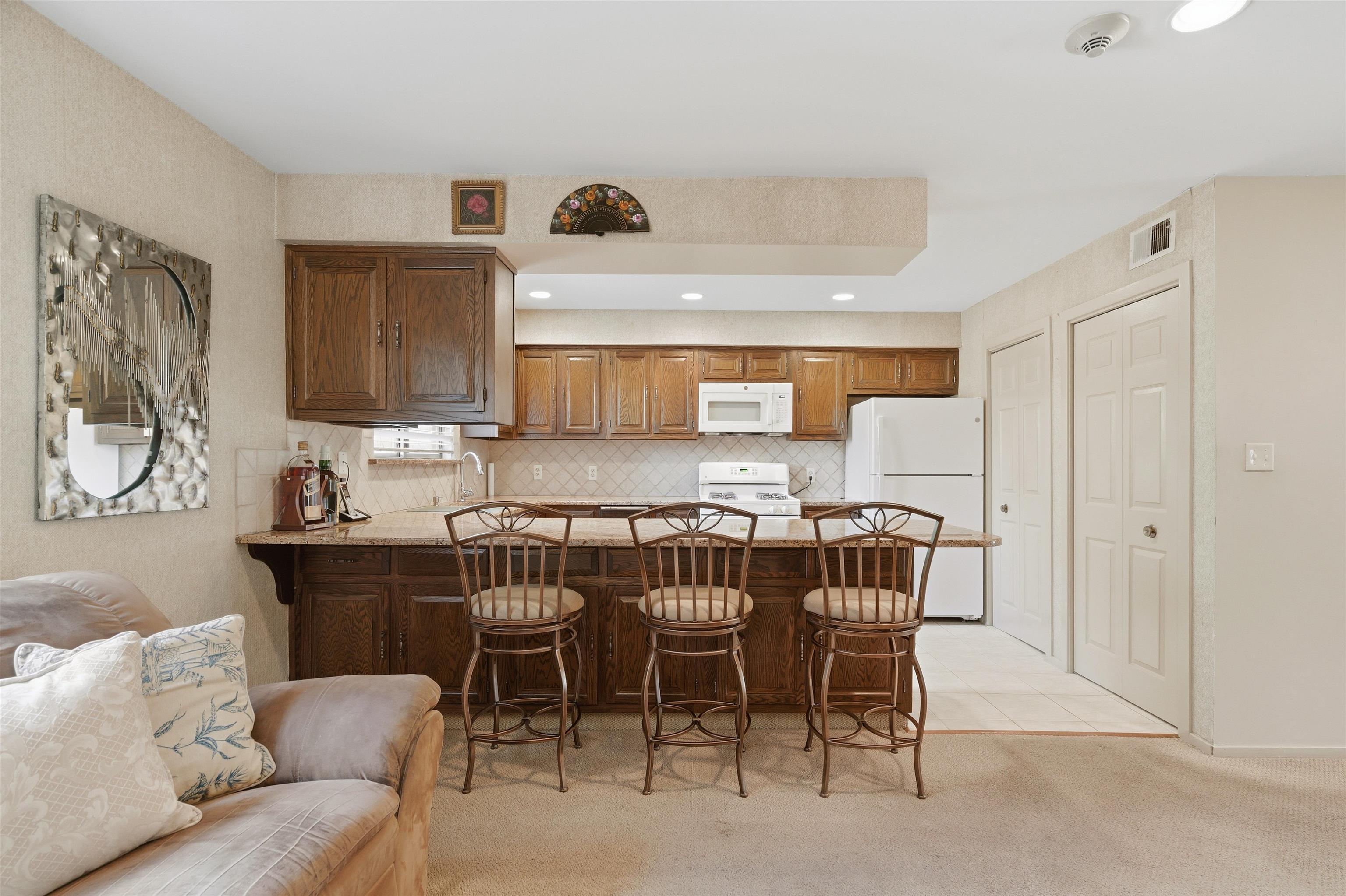536 TEAL PLAZA - Photo 5