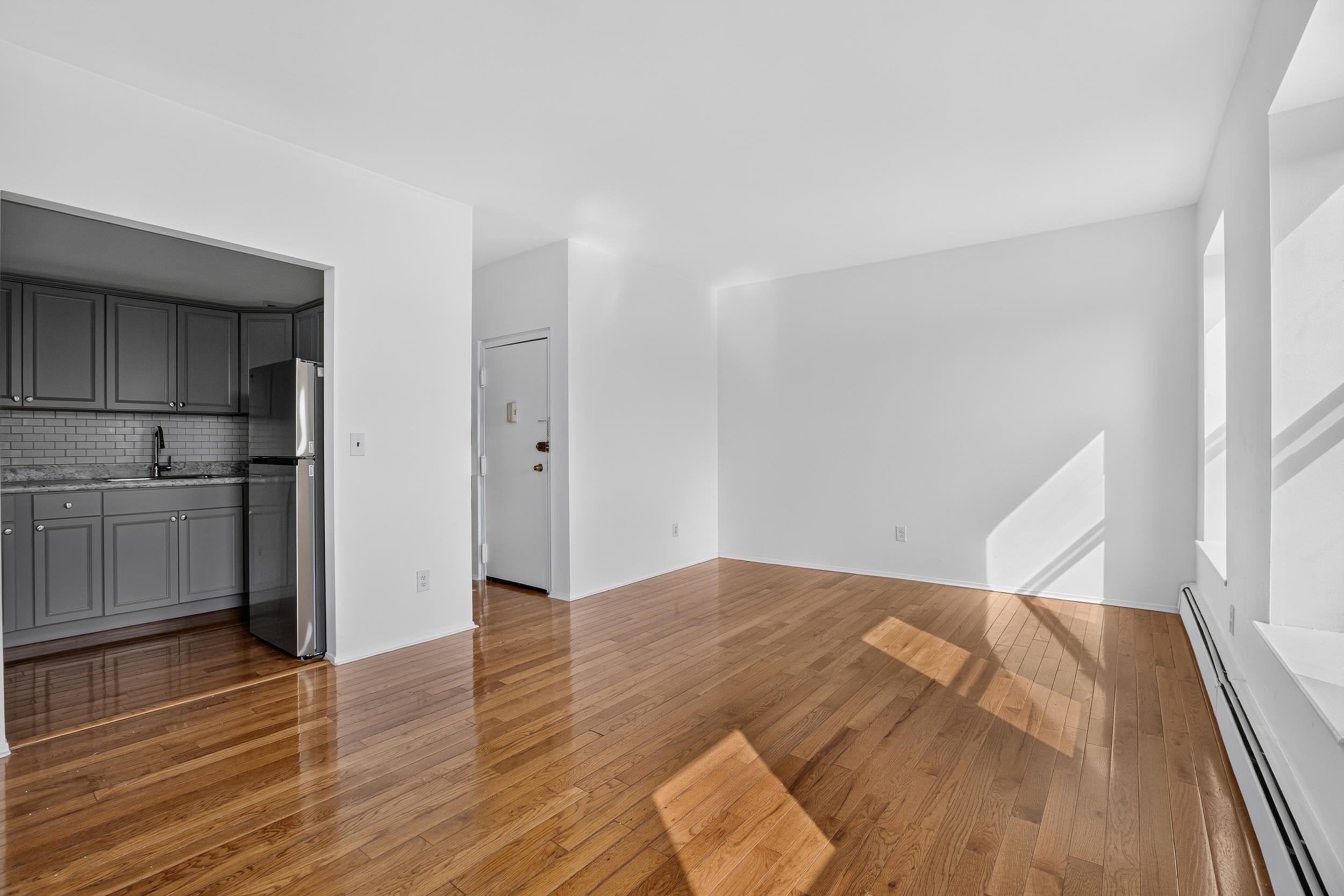 540 BRAMHALL AVE - Photo 2