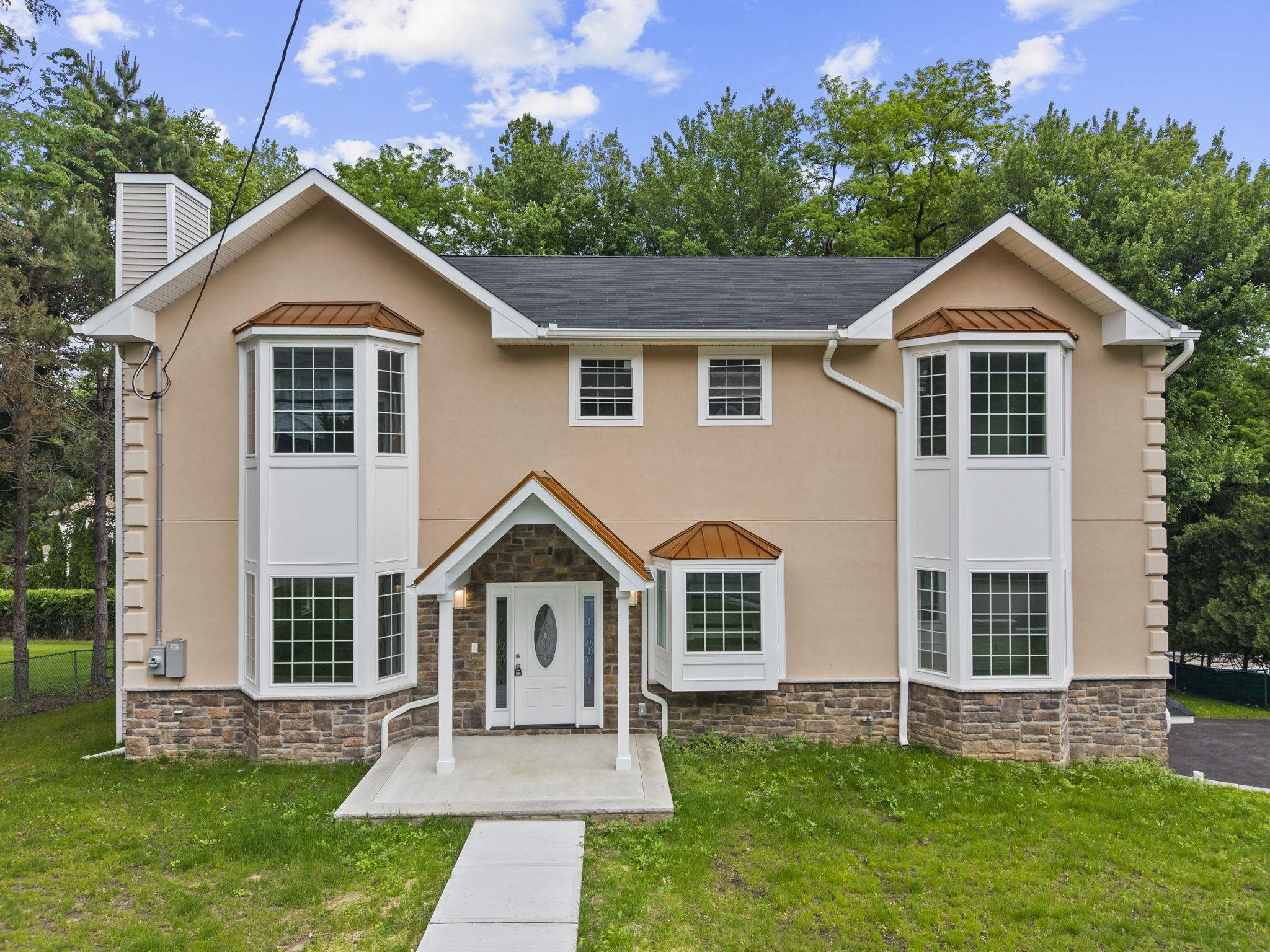 418 EAST AVE - Photo 2