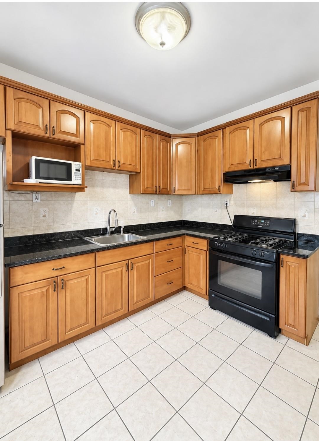 160 CARLTON AVE - Photo 2