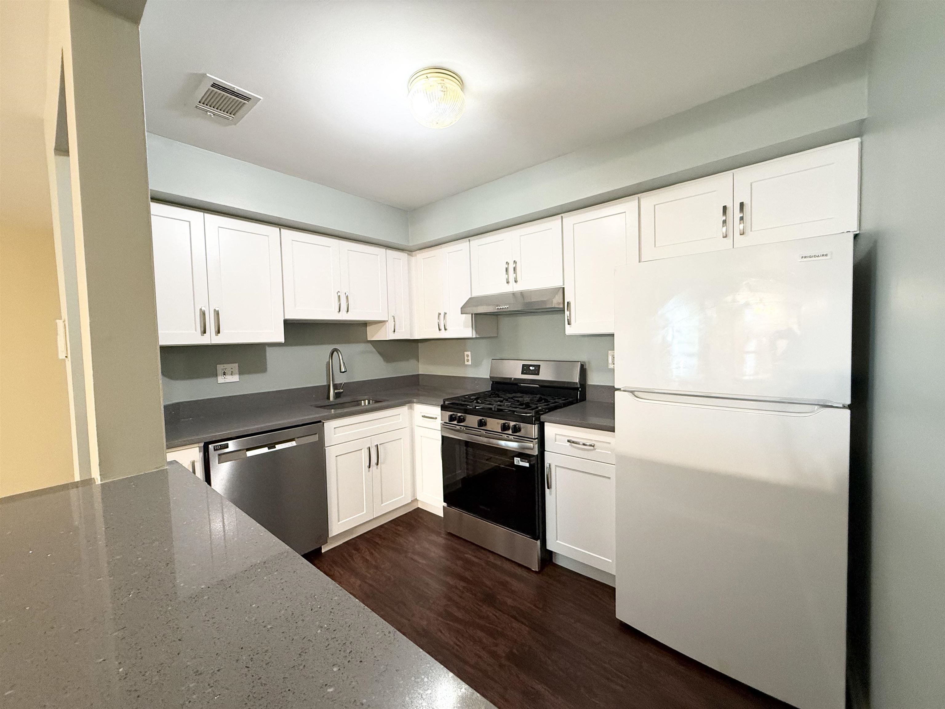 112 LOWELL CT - Photo 2